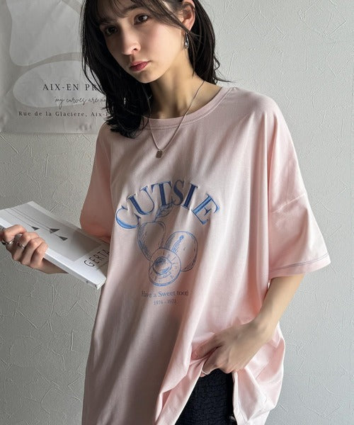 毎日のスタイルを楽しく彩る。前後2way裾ドロストフルーツグラフィックTシャツ ce1050269