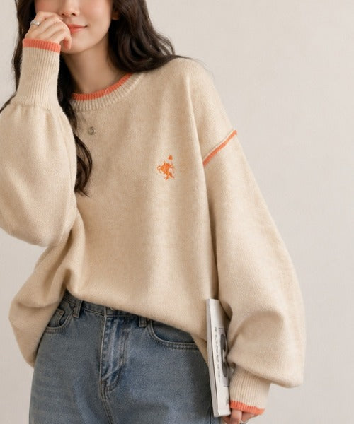 ゆるっと上品、やさしく映える。胸刺繍入り配色クルーネックオーバーサイズニット（長袖） ce1350019