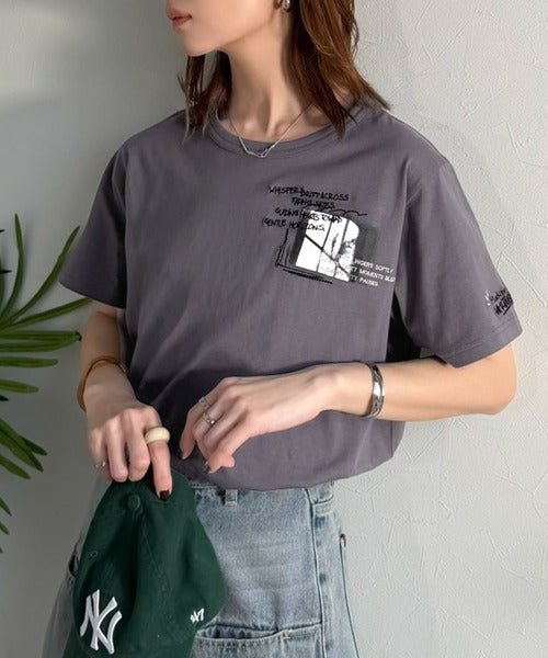 ラフでも品格、シンプルでも存在感。オーガニックコットン混 綿100％ グラフィック飛び刺繍フォトTシャツ（半袖） ce1260537