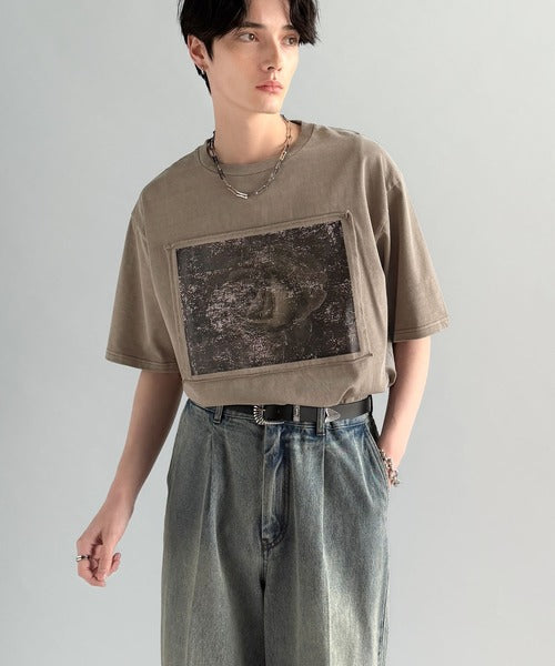 「オリジナリティ。」ピグメント加工ダブルレイヤーデザインプリントTシャツ／Pigment-Dyed Double-Layered Design Print T-Shirt co1010002