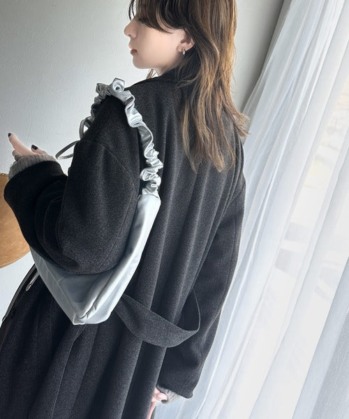 洗練された秋冬スタイルを彩る。フェイクウールベルト付きダブルチェスターコート（ロング丈） ce1010355
