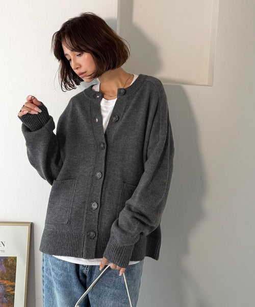絶妙なすっきりシルエットで、華奢感がかなう。エポレットスリーブボーダーニットカーディガン ce1020300