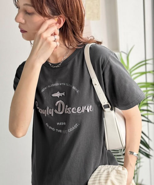 《JaVaジャバコラボ》刺繍とプリントが織りなす唯一無二のデザイン。綿100％おさかな刺繍Tシャツ jv1050359
