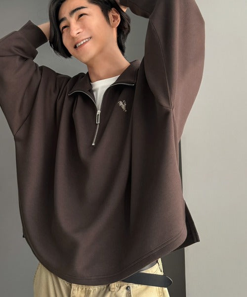 胸刺繍ダンボール素材オーバーサイズショート丈ドルマンスリーブハーフジッププルオーバー（長袖）／Chest Embroidered Double-Knit Oversized Cropped Dolman Sleeve Half-Zip Pullover co1010072