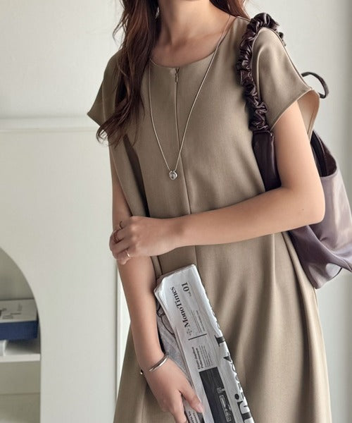 シンプルだけど、襟元に大人の抜け感。ハーフジップオールインワン ce1010499