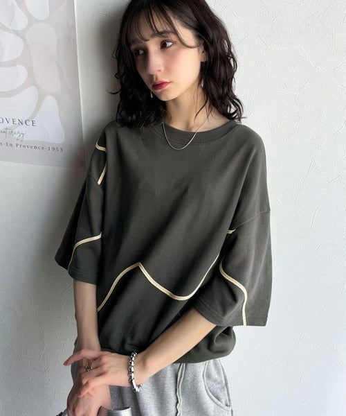 立体感のある刺繍がトレンドムード。paeanバック ウェーブコード刺繍 BIG刺繍 オーバーサイズ スウェット トップス ce1260418