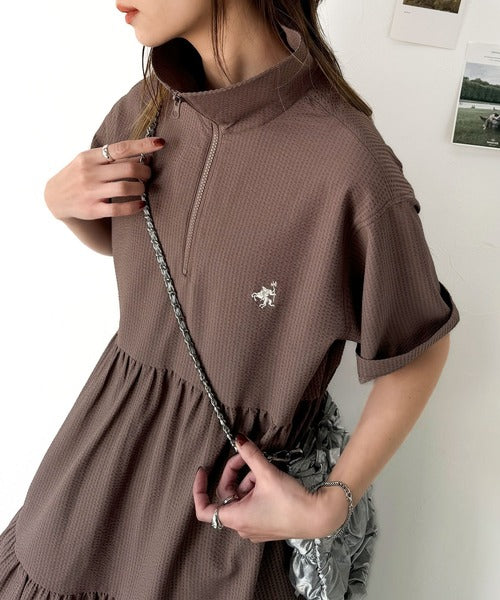 トレンドのティアード♪胸刺繍サッカーハーフZIPワンピース（ロング） ce1260303