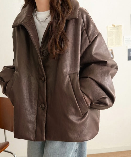 レザーって、こんなに可愛く着られる！大人可愛い丸みシルエット♪フェイクレザー中綿入りステンカラーショートジャケット ce1070253