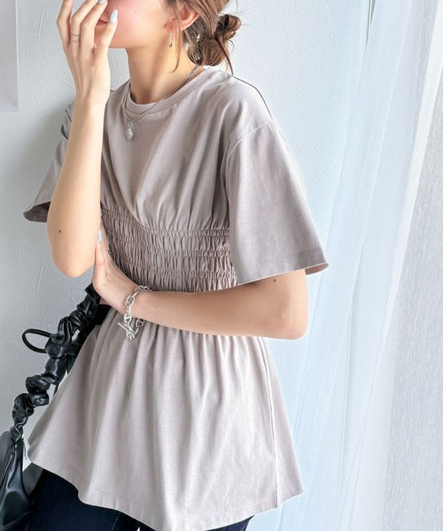 ふわっと広がるAラインで魅せる。シャーリングデザインTシャツ（半袖） ce1050298