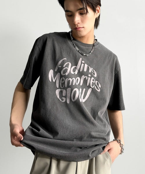 「1着でキマる。」ピグメント加工マットグラフィック柄Tシャツ / Pigment-Washed Matte Graphic T-Shirt co1150028