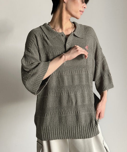 一枚で大人のラフスタイルが決まる。ワンポイント刺繍ブークレポロニットトップス(半袖) cm1260392