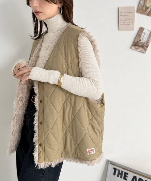 《JaVaジャバコラボ》可愛さも、こなれ感もこれ1枚で。キルティング×ボア 2wayリバーシブルVネックベスト jv1265103