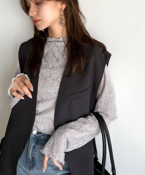 透け感で魅せる、秋の上品レイヤード。プチハイネック花柄レースメロウトップス（長袖） ce1010487