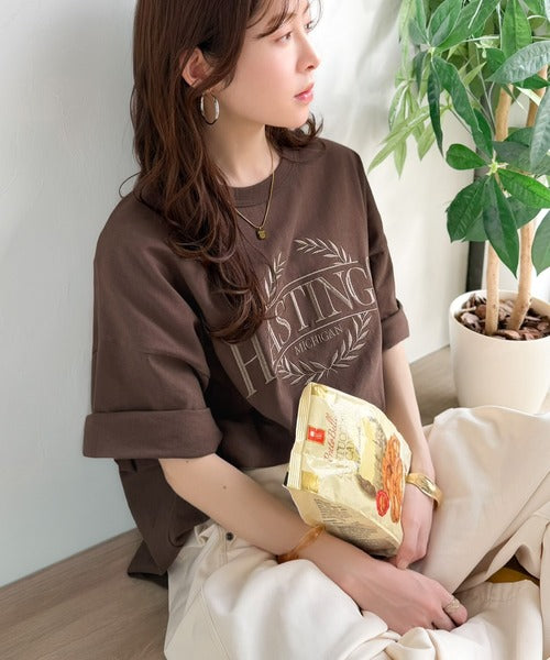 《JaVaジャバコラボ》スタイリングに“雰囲気”を足す。綿100％オーバーサイズ古着デザイン風刺繍Tシャツ（半袖） jv1330087