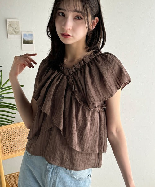 大人ガーリーに見せる。2wayオフショルフリルデザインシアーブラウス ce1070139