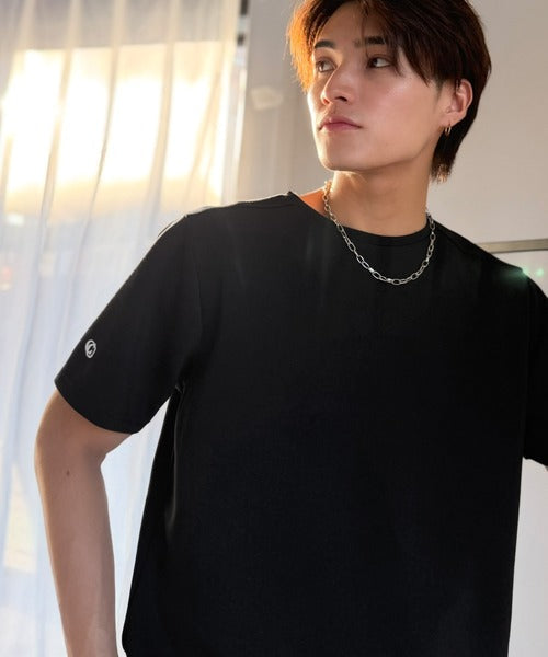 【接触冷感機能付き】肩切り替え袖刺繍ショート丈ダンボール素材Tシャツ／Shoulder Panel Cropped Double-Knit T-Shirt co1010055