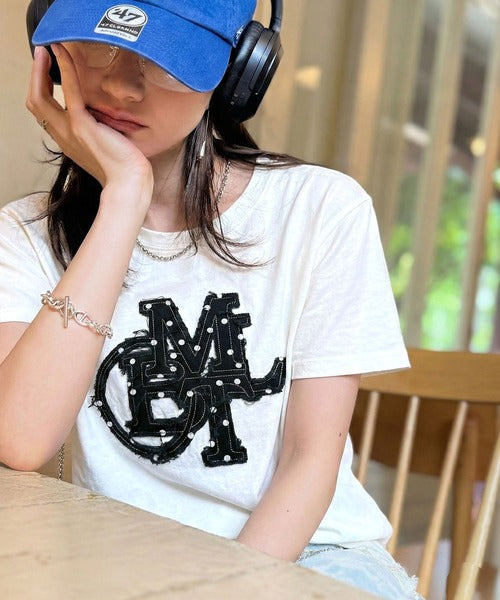 【mily bilet】遊び心を忍ばせておしゃれを一新。デニムフリンジワッペン使いTシャツ mi1329037