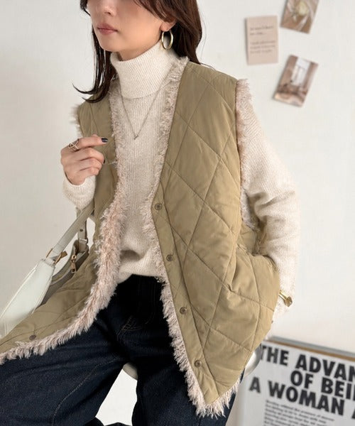 《JaVaジャバコラボ》可愛さも、こなれ感もこれ1枚で。キルティング×ボア 2wayリバーシブルVネックベスト jv1265103