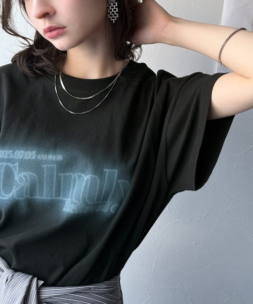 1枚で着映える。平和グラフィックスプレー風ロゴ半袖Tシャツ(オーバーサイズ） ce1050270