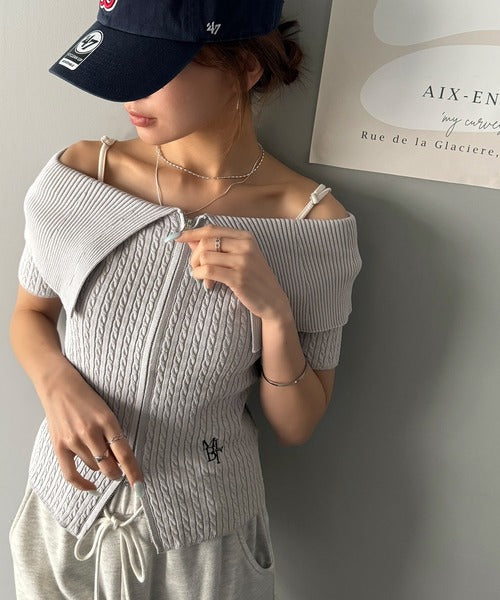 【mily bilet】抜け感レディースタイル。ロゴ刺繍オフショル２WAYダブルジップケーブル柄サマーニット（半袖） mi1029121