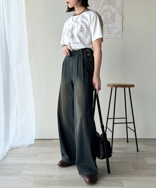 トレンドのディテールが魅力。シルケットフラワーカーブロゴリンガー半袖Tシャツ ce1020196
