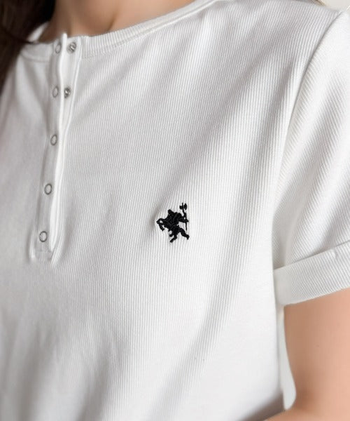 すっきり華奢魅せ。袖ロールアップ胸刺繍入りヘンリーネックリブTシャツ (半袖) ce1410009