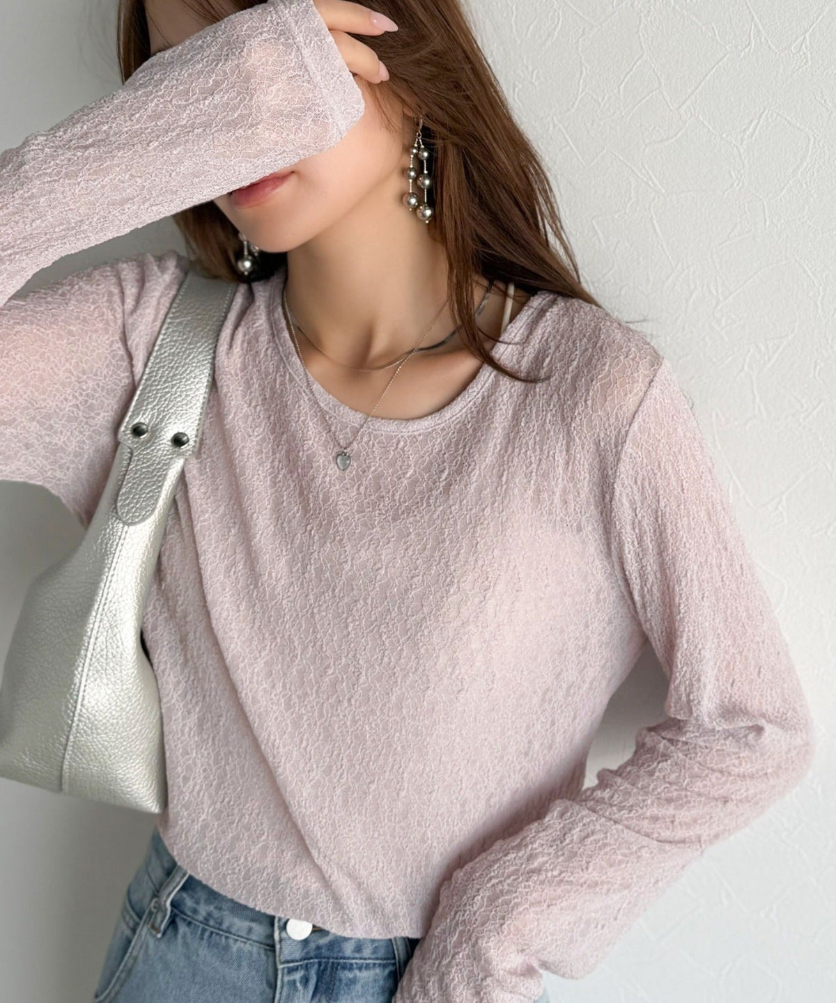 ほどよい透け感が大人上品。総柄シアーレーストップス(長袖) ce1010488