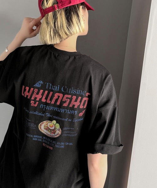 《JaVaジャバコラボ》お洒落見え確定。綿100％タイ料理メニュー風プリントルーズフィットTシャツ(オーバーサイズ) jv1029127