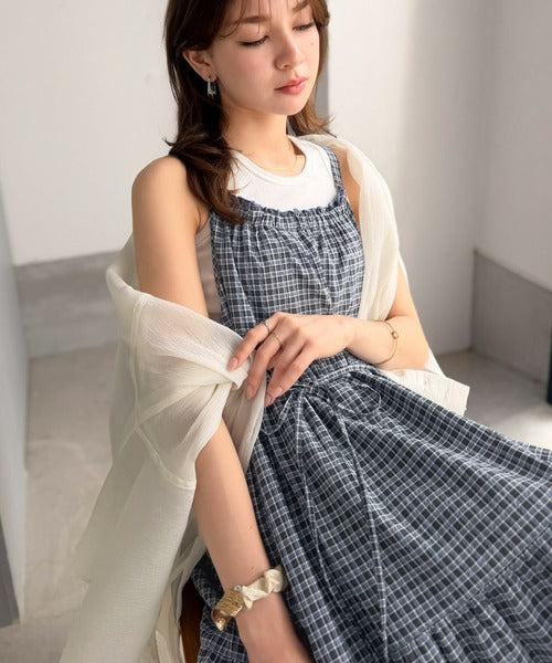 甘さは、さりげなく仕込むくらいがいい。チェックティアードバックリボンキャミロングワンピース ce1070218