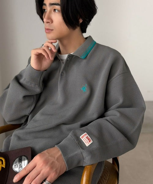 《JaVaジャバコラボ》ベーシック以上、主張しすぎない存在感。胸刺繍入り襟ライン配色ニットポロシャツ（長袖） jo1250008