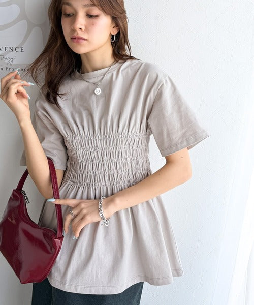 ふわっと広がるAラインで魅せる。シャーリングデザインTシャツ（半袖） ce1050298