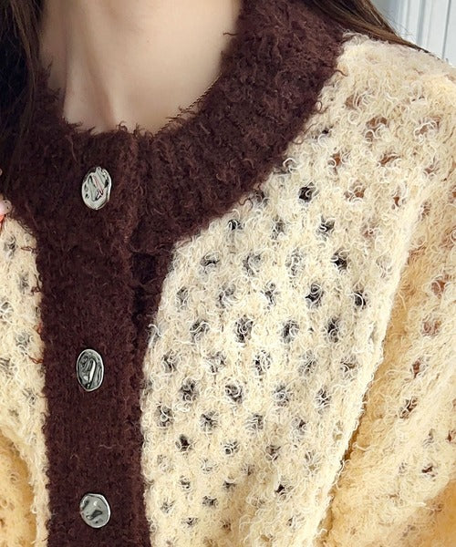 【mily bilet】バイカラー映えがお洒落見えの鍵。メタルボタン使いフェザーヤーン前後２wayニットカーディガン mi1029157