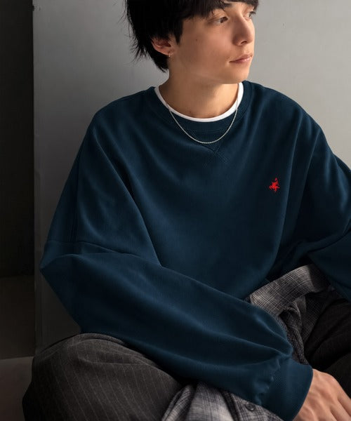 《JaVaジャバコラボ》毎日に、肩の力を抜いた洒落感を。胸刺繍ライトウェイト裏毛ドルマントレーナー jo0780028