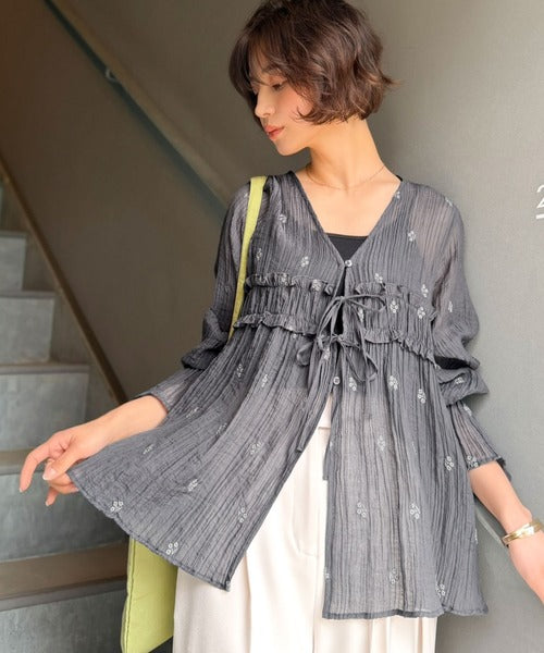 【Classical Evon】透ける繊細刺繍で華やかに着映える。着こなし広がる前後2WAY フラワー刺繍シアー楊柳ブラウス ev1240127