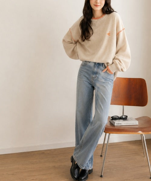 ゆるっと上品、やさしく映える。胸刺繍入り配色クルーネックオーバーサイズニット（長袖） ce1350019