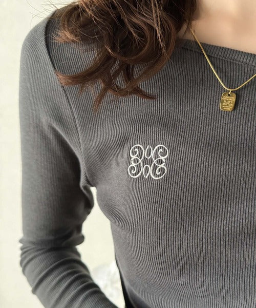 【mily bilet】アシメネックレイヤード風シャーリング使い袖フレア胸刺繍カットソー（長袖） mi1359011