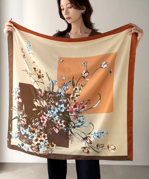 差し色が上品カワイイ♪90cm×90cmパネル柄シルクライク大判スカーフ ce1240056