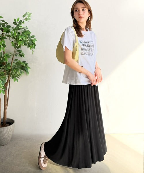動くたびに揺れる、滑らか質感。 ストレッチギャザーロングスカート ce1290003