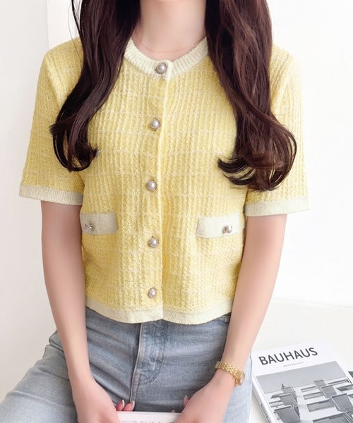 【mily bilet】さりげない華やぎで品よく可愛い♪パール釦ツイード編みロゴプレート付ニットカーディガン（半袖） mi1359057