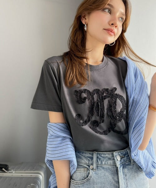 【mily bilet】1枚でサマになる。レースの透け感と光沢が魅力のレースワッペンTシャツ（半袖） mi1029185