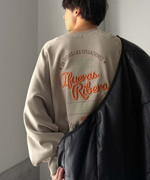 《JaVaジャバコラボ》背中で魅せる、俺。ラフに着てもサマになる。バックプリント刺繍スウェット（オーバーサイズ） jm1050404