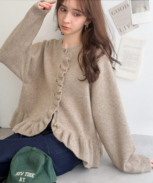 ふわっと甘く、上品に。フリルが彩る、ふわもちフリル金ボタンニットカーディガン（長袖） ce1020375