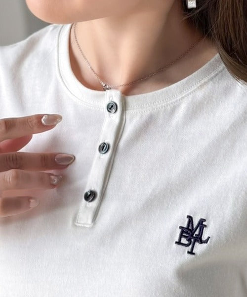 【mily bilet】ふわっと華やか、でも凛と。袖フリルコンパクトTシャツ mi1329092