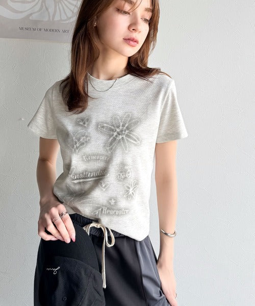 【mily bilet】大人可愛い最旬プリント柄。スプレーライクプリントコンパクトTシャツ（半袖） mi1329024