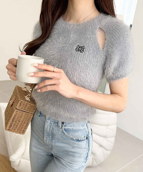 【mily bilet】ふんわり大人ガーリーな雰囲気を。胸刺繍肩スリット半袖シャギーニットプルオーバー mi1259013