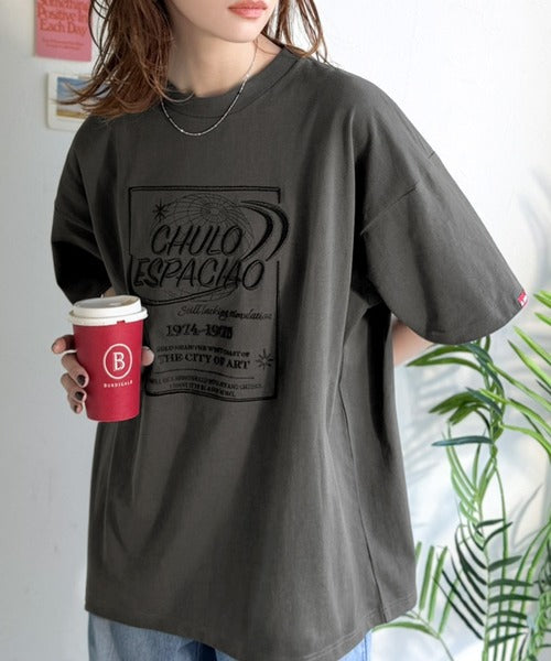 《JaVaジャバコラボ》シンプル派にも推したい！綿100％グラフィック刺繍Tシャツ（半袖） jv1050356