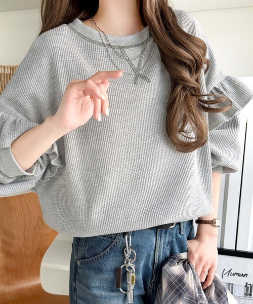 《JaVaジャバコラボ》カジュアル派さんにも推したい。袖フリルオーバーサイズ配色ステッチワッフルプルオーバー（長袖） jv1330117