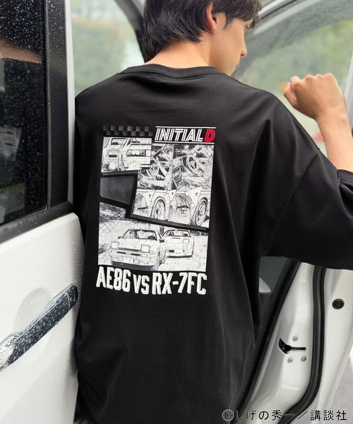 《頭文字D × JaVaコラボ》藤原拓海 vs 高橋兄弟 秋名バトルシーン グラフィック 半袖Tシャツ 【接触冷感・UVカット機能付き素材】 jo1150092