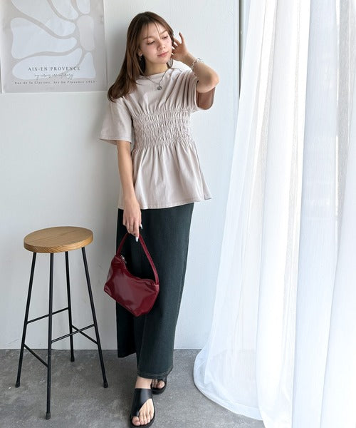 ふわっと広がるAラインで魅せる。シャーリングデザインTシャツ（半袖） ce1050298