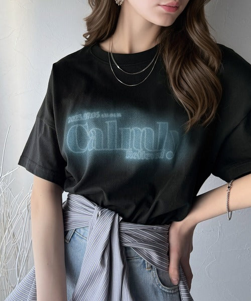 1枚で着映える。平和グラフィックスプレー風ロゴ半袖Tシャツ(オーバーサイズ） ce1050270